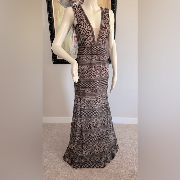 BCBGMaxAzria “Aurora” Embroidered Tulle Gown – Black & Beige – Size 0 - Picture 9 of 15